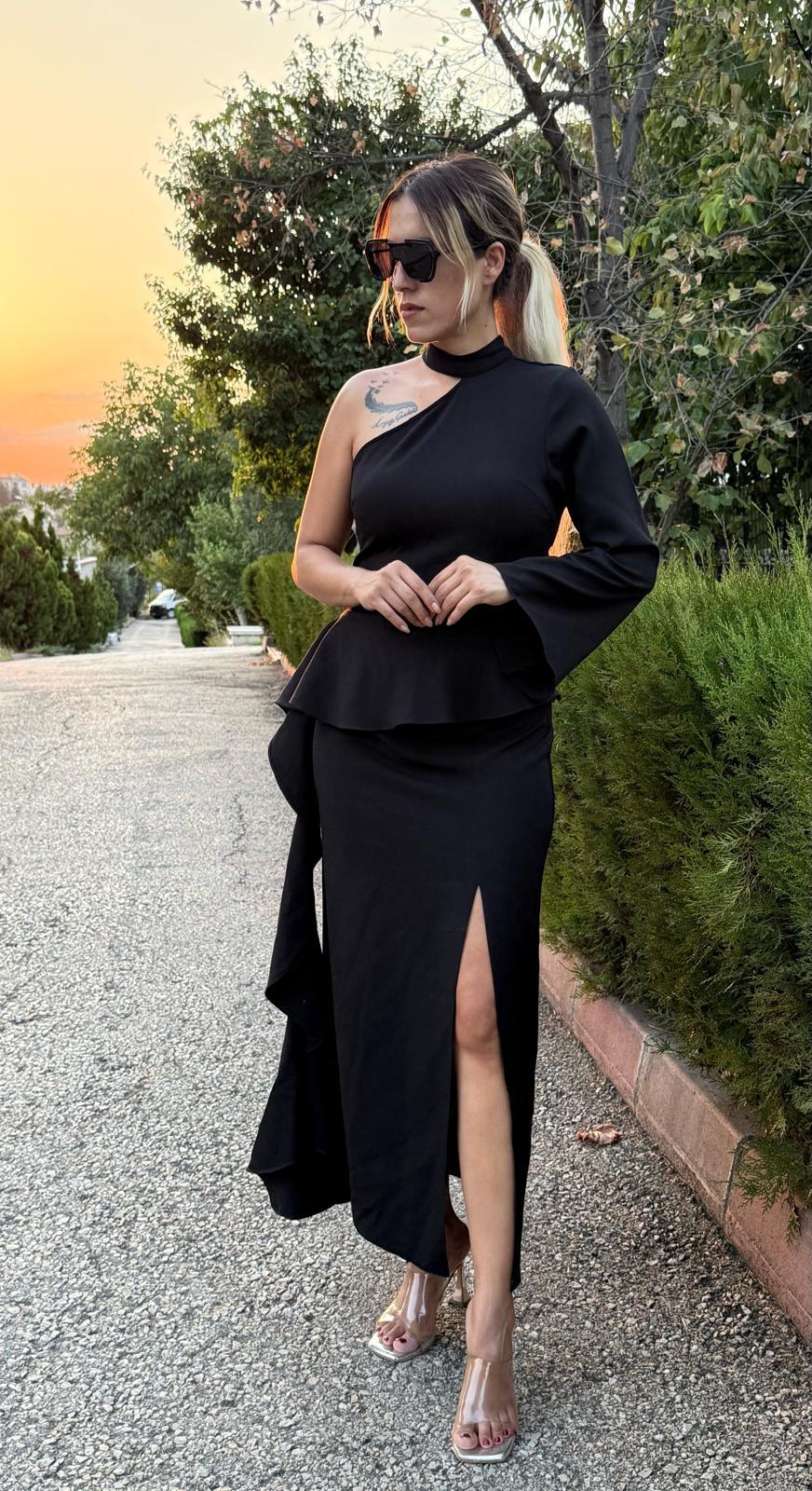 Siyah Önden Yırmaçlı Kalem Etek