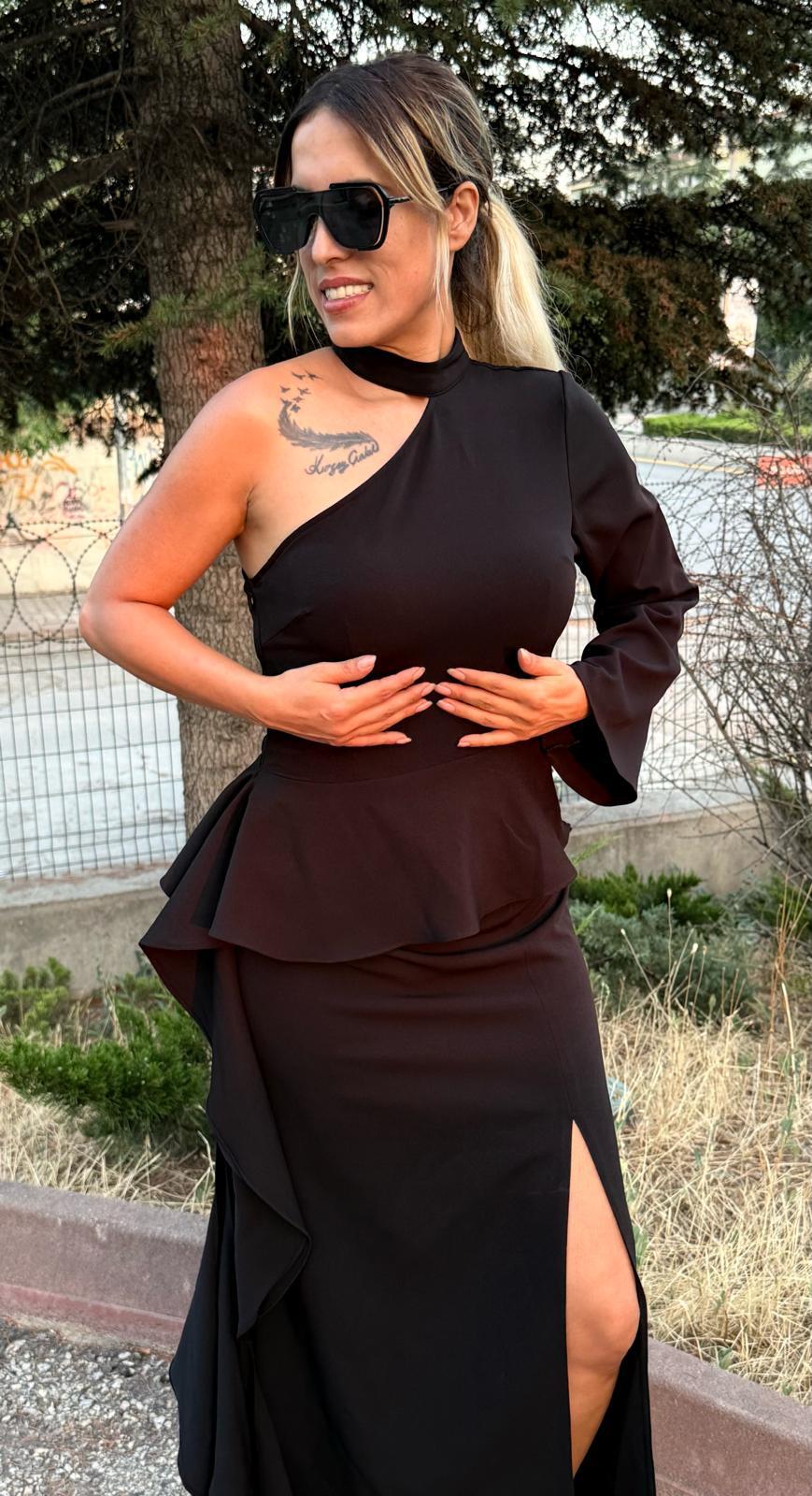 Siyah Önden Yırmaçlı Kalem Etek