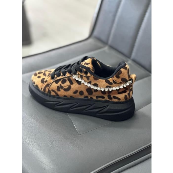 Siyah Tabanlı Leopar Taş Zincir Detaylı Spor Ayakkabı