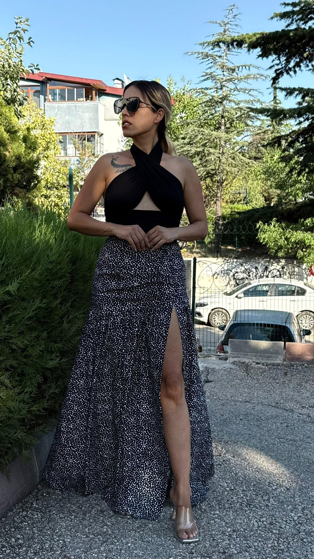 Siyah Üzeri Beyaz Desenli Derin Yırtmaçlı Etek