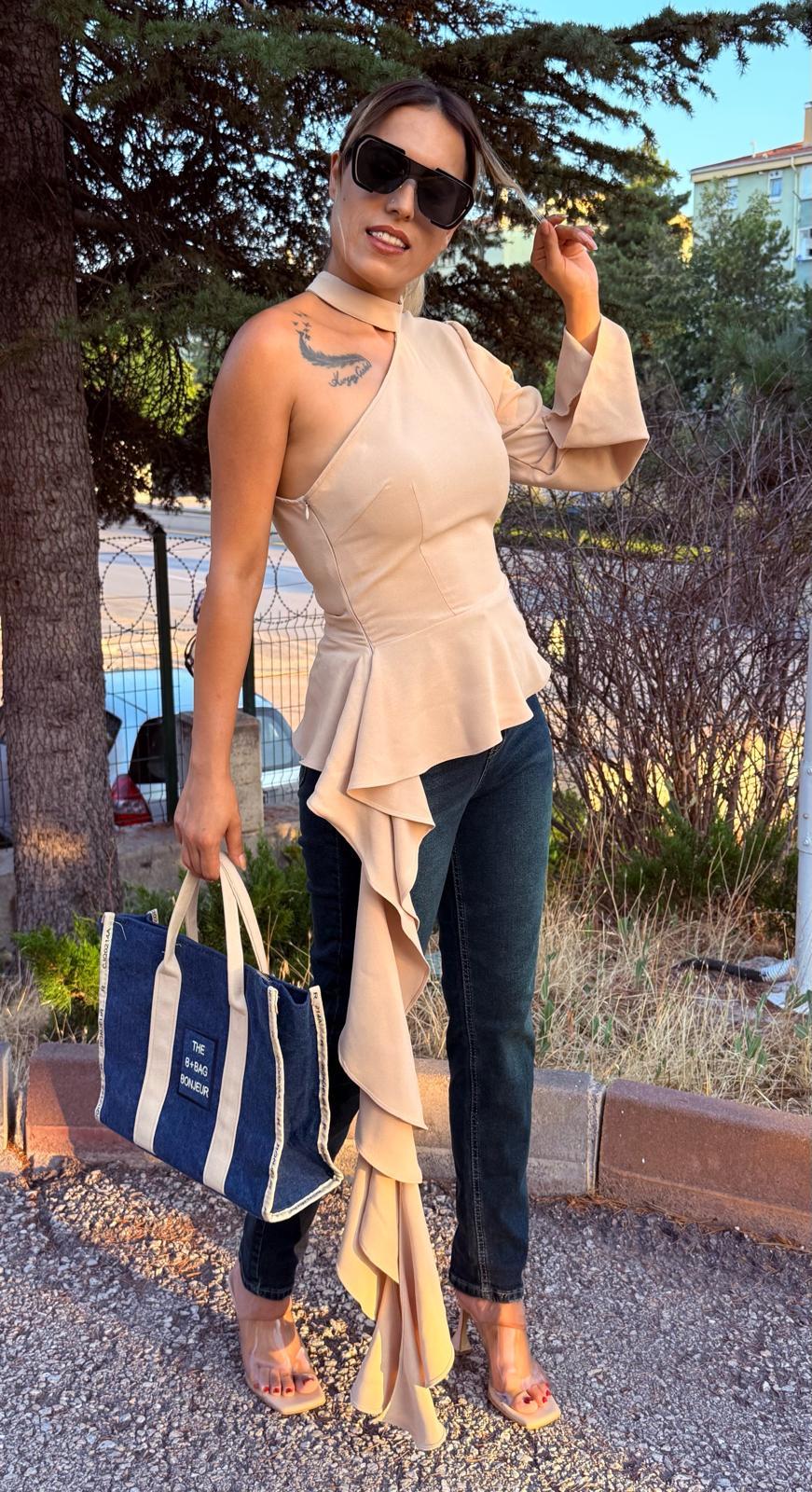 Sütlü Kahve Tek Omuz Etek Ucu Volanlı Tasarım Bluz