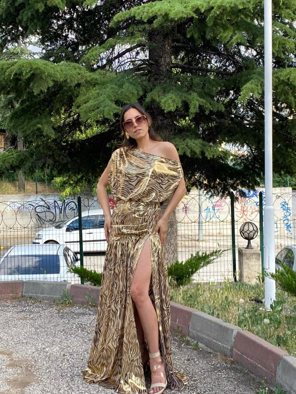 Zebra Desenli Yırtmaçlı Metalik Maksi Elbise