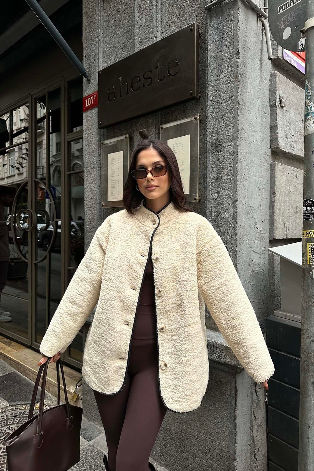 Bej Kadın Peluş Düğmeli Oversize Ceket – Yumuşak Dokulu MLB134 