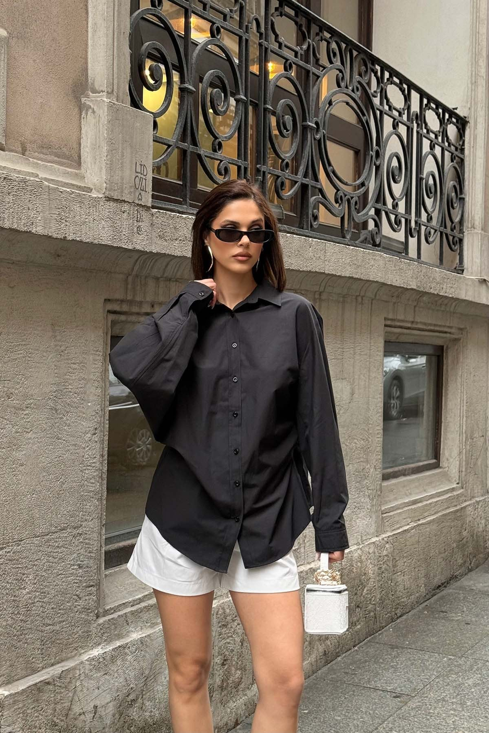 Kadın Siyah Oversize Modal Gömlek – Minimal Şıklık MLB178