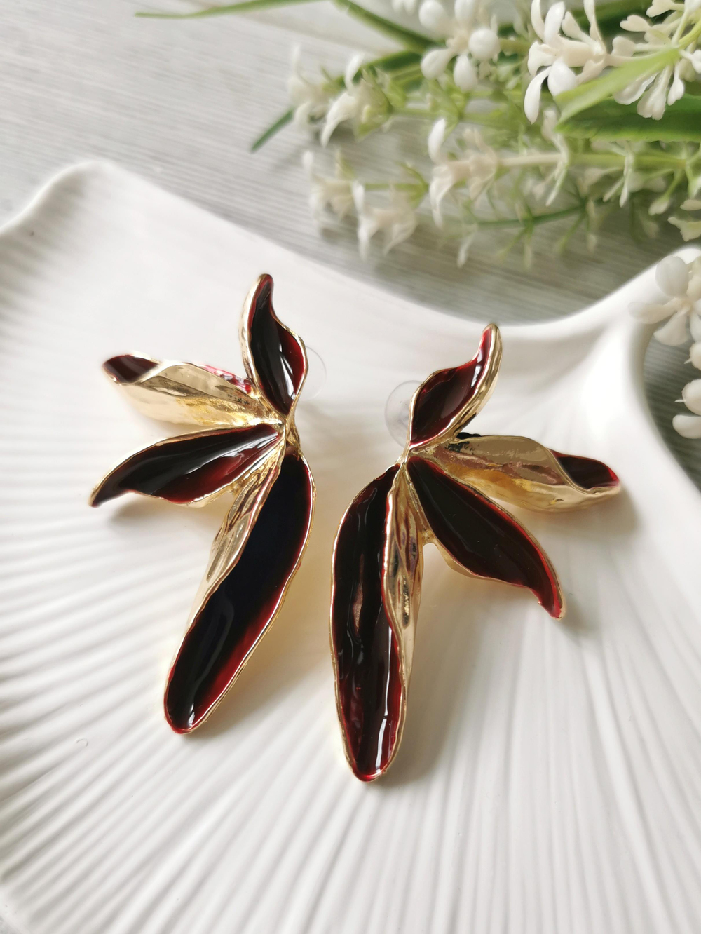 Bordo Mineli Gold Detaylı Yaprak Küpe 