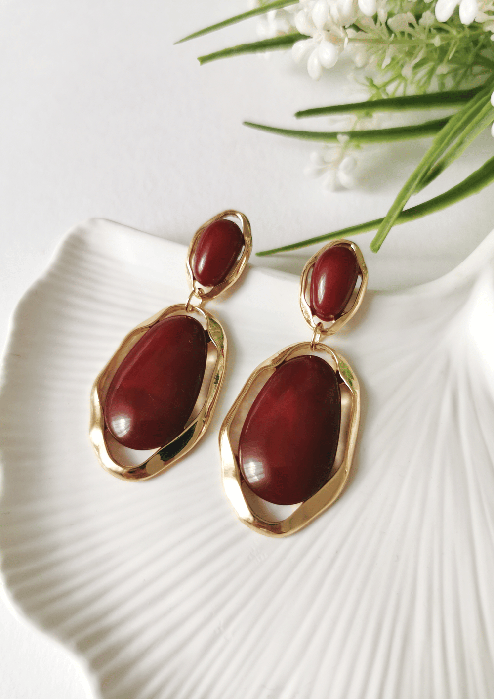 Eclipse Oval Sallantılı Küpe Bordo