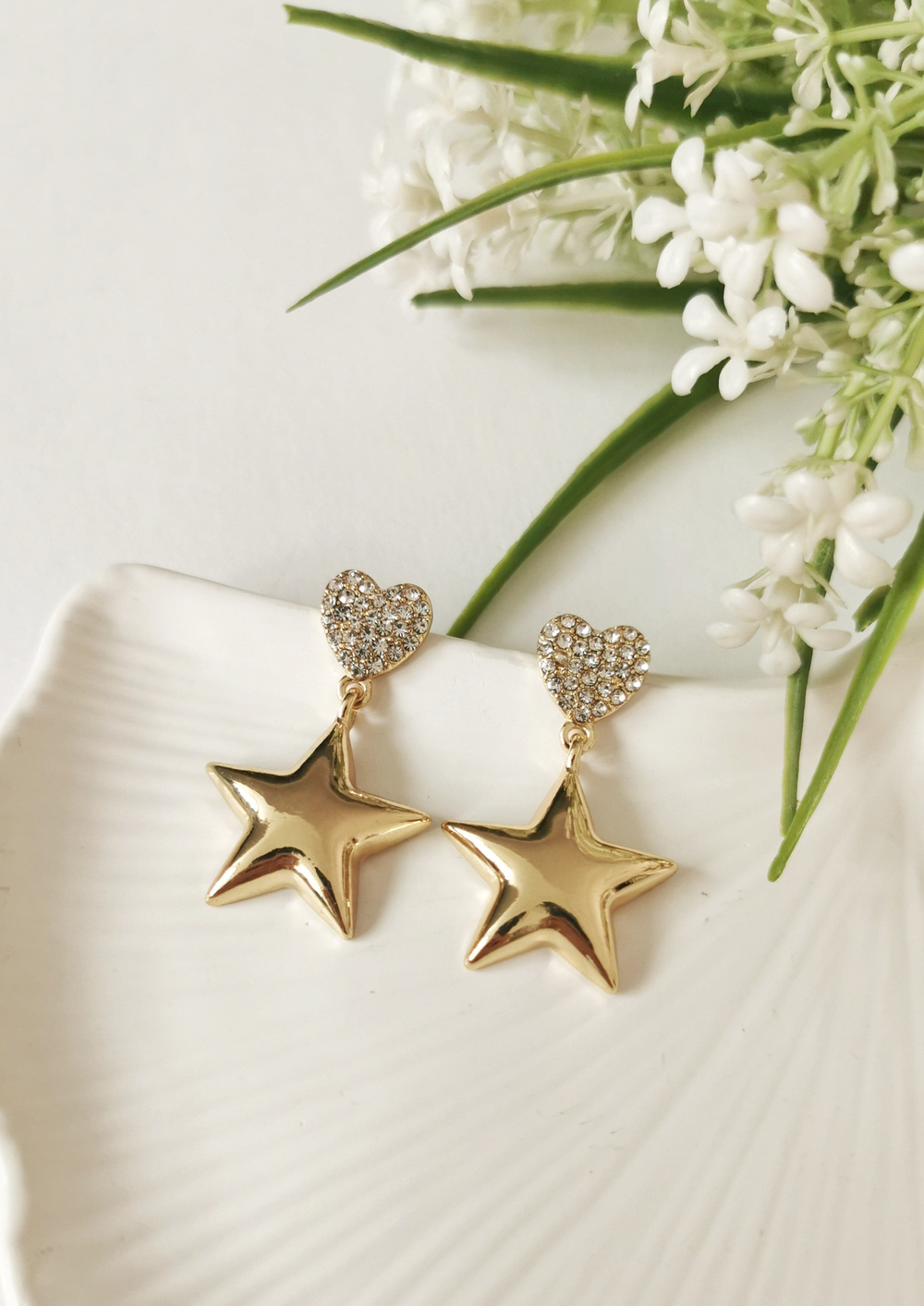 Gold Yıldız Kalp Detaylı Çelik Sallantılı Küpe 2,5x4 cm