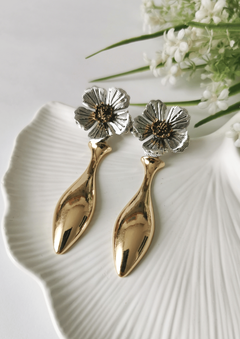 Golden Bloom Sallantılı Küpe