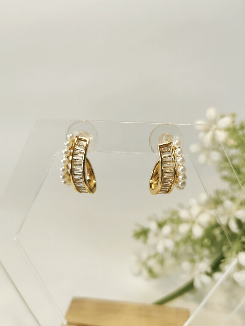İnci Detaylı Zirkon Taşlı Küpe Gold