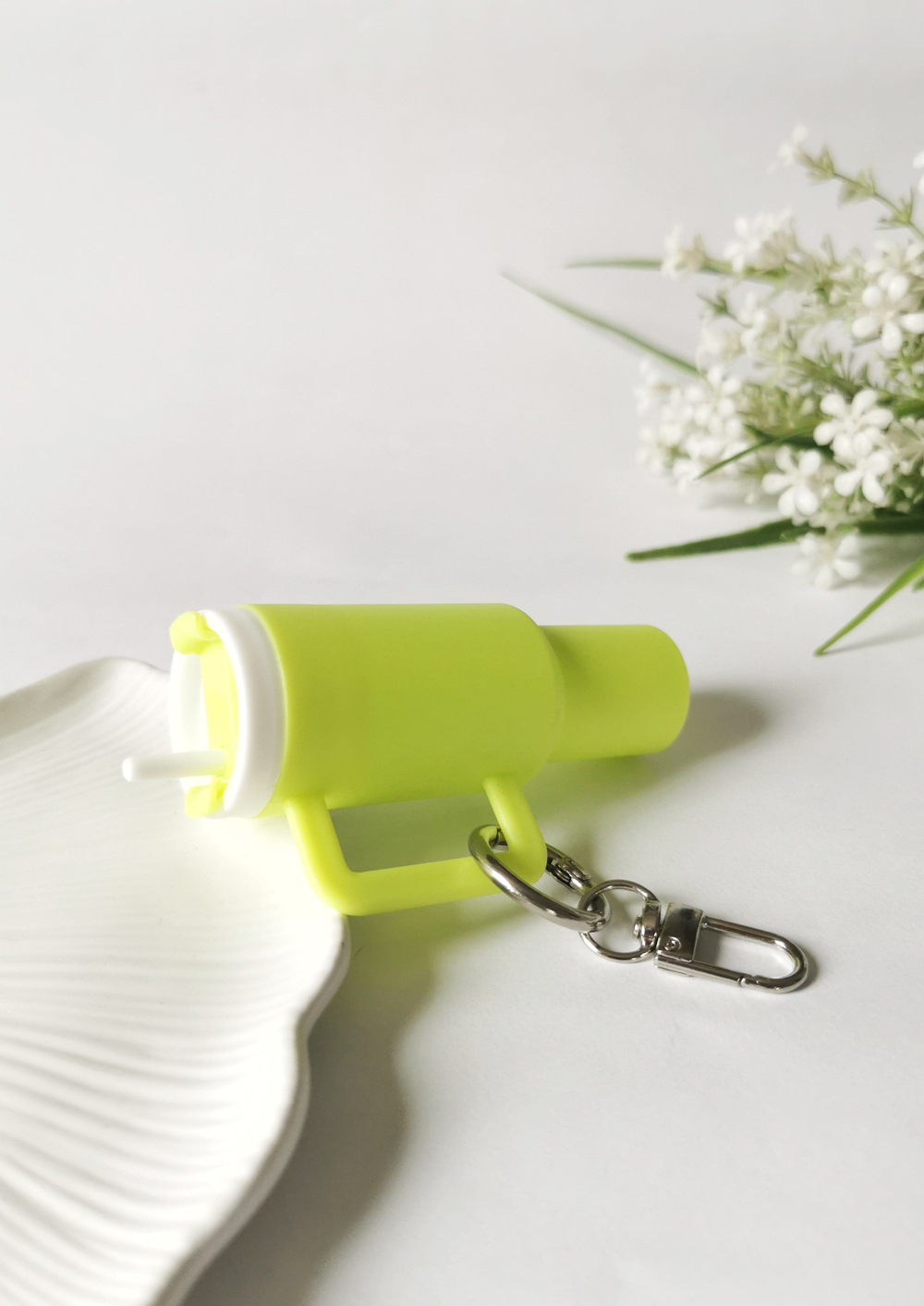Mini Termos Figürlü Charm Anahtarlık Neon Yeşil – Plastik Çanta Süsü Sevimli Aksesuar 4,5x9,5 cm