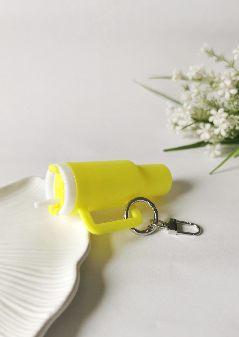 Mini Termos Figürlü Charm Anahtarlık Sarı – Plastik Çanta Süsü Sevimli Aksesuar 4,5x9,5 cm
