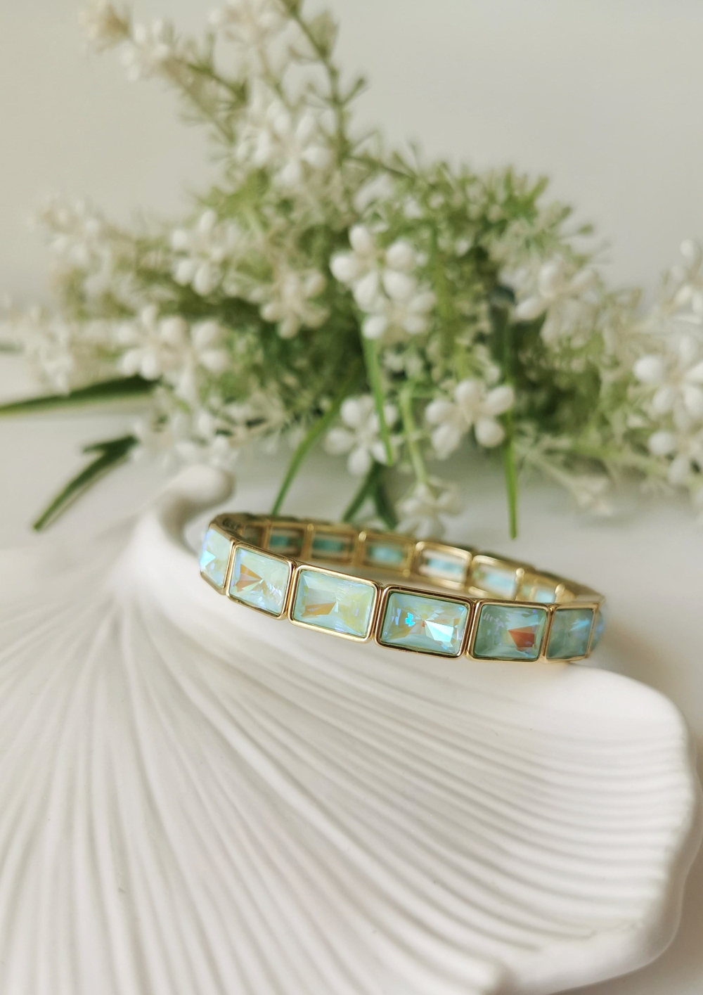 Mint Yeşili Kristal Taşlı Bileklik – 14K Gold Lastikli Tasarım