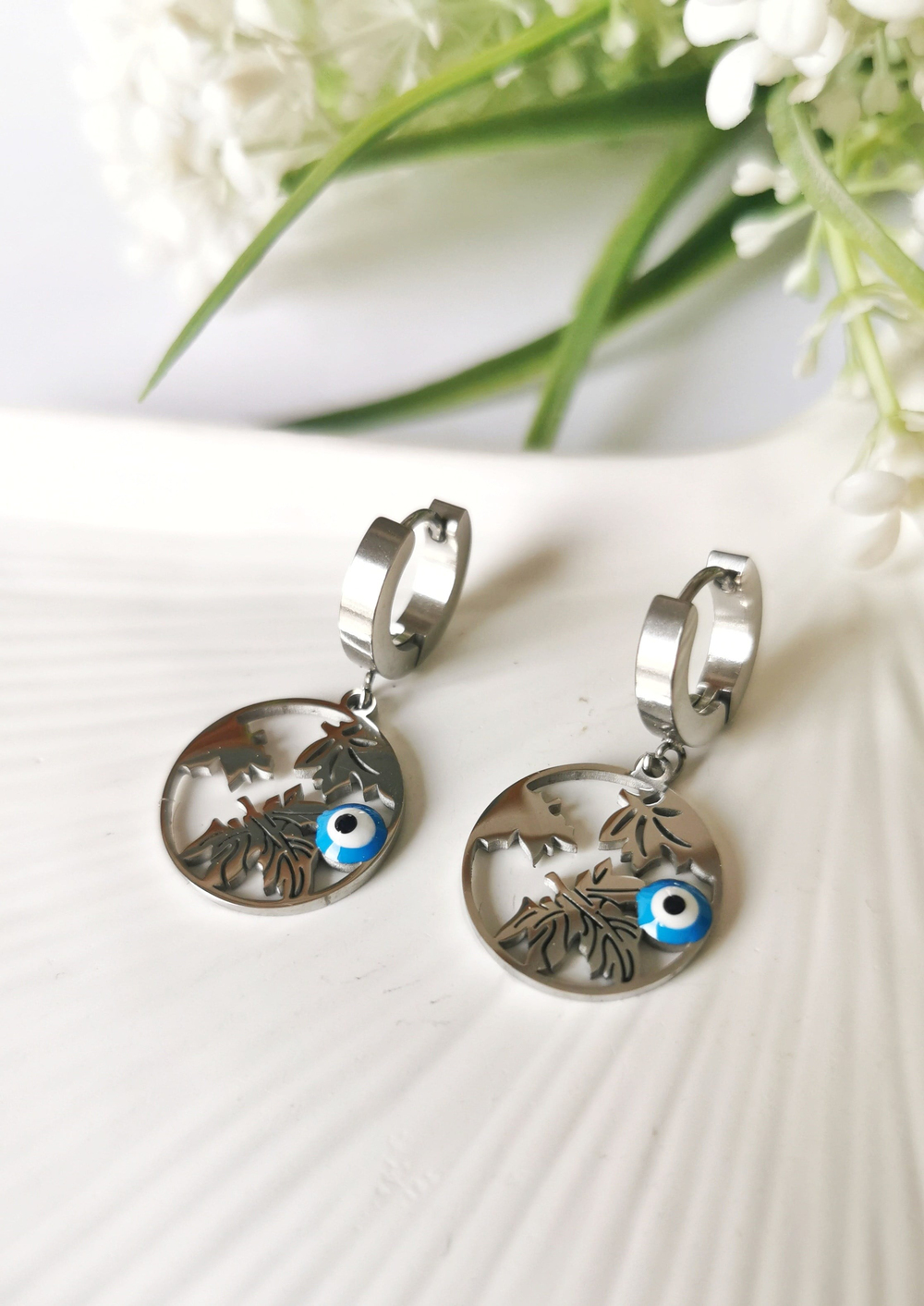 Nazar Aura Yaprak Desenli Çelik Sallantılı Küpe 1,5x3 cm