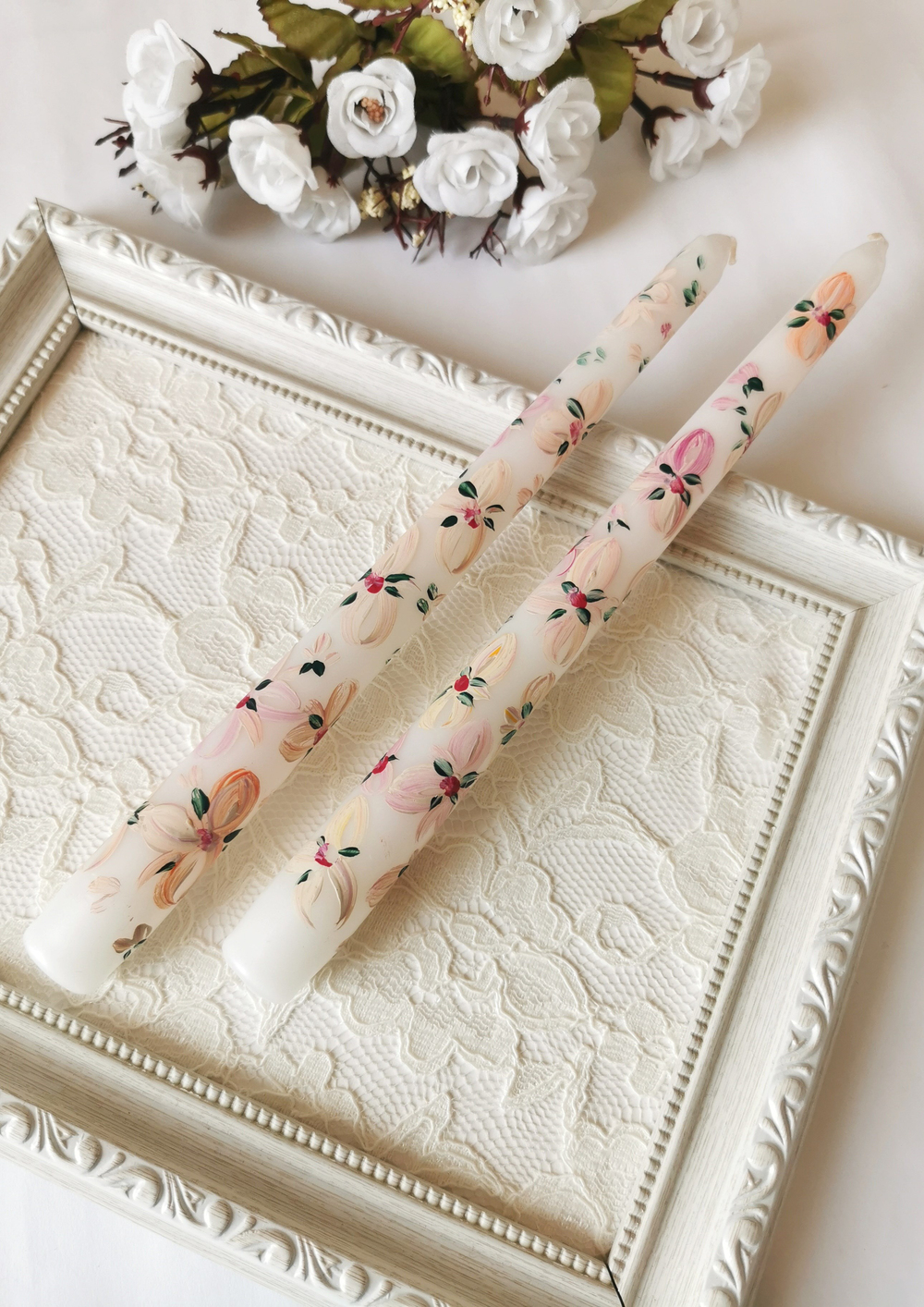 Pastel Çiçek Desenli El Boyaması Beyaz Dekoratif İkili Mum – 25 cm