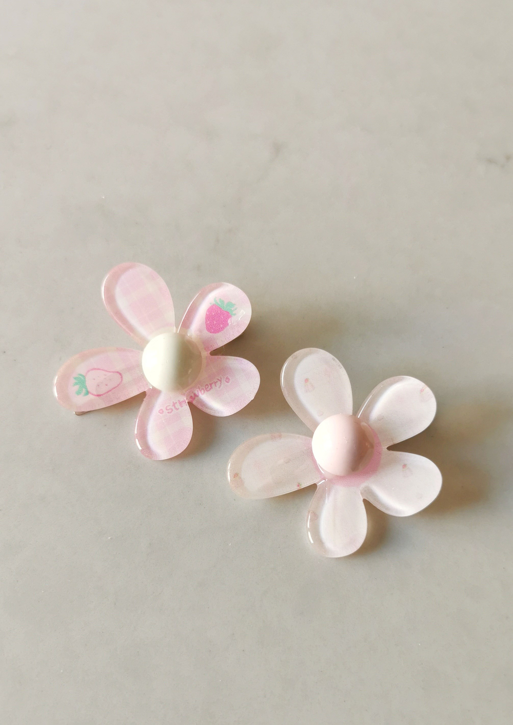Pembe Çiçek Figürlü Çiftli Pensli Çocuk Tokası 5x4,5 cm