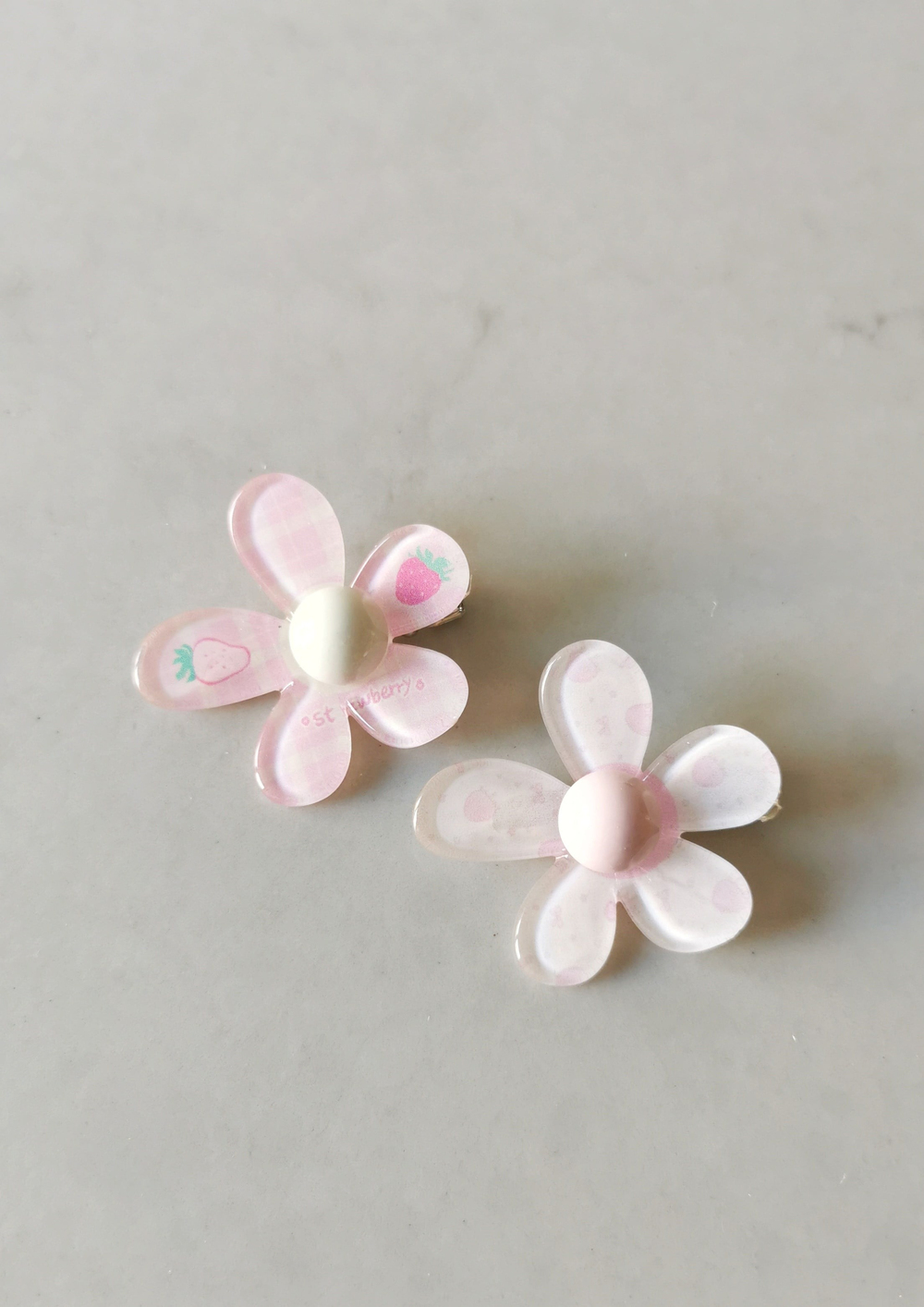 Pembe Çiçek Figürlü Çiftli Pensli Çocuk Tokası 5x4,5 cm