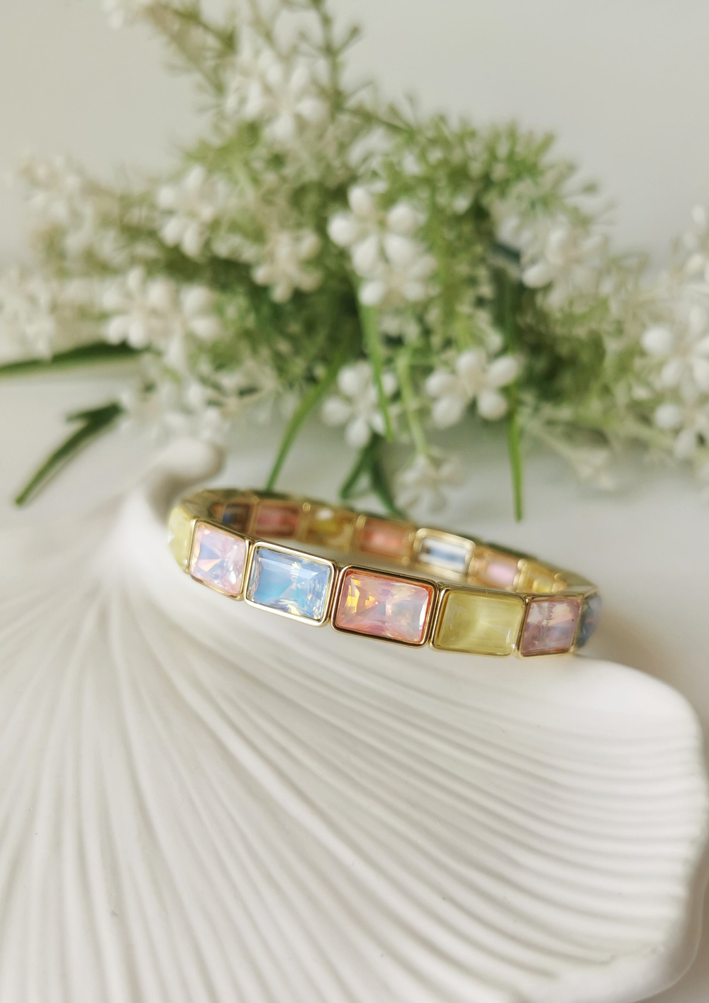 Renkli Kristal Taşlı Bileklik – 14K Gold Lastikli Tasarım