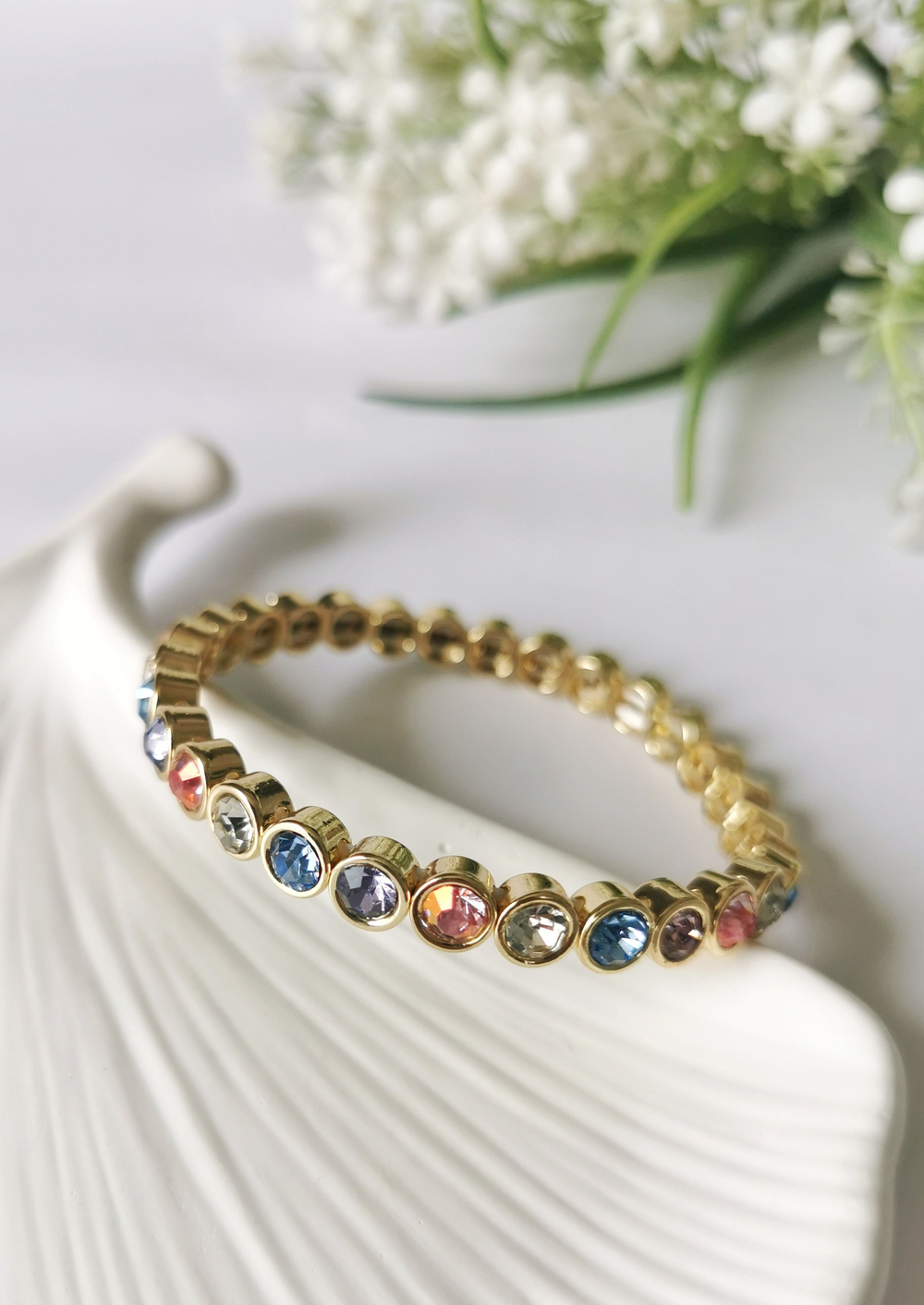 Renkli Kristal Taşlı Çelik Bileklik – Lastikli Gold Tasarım