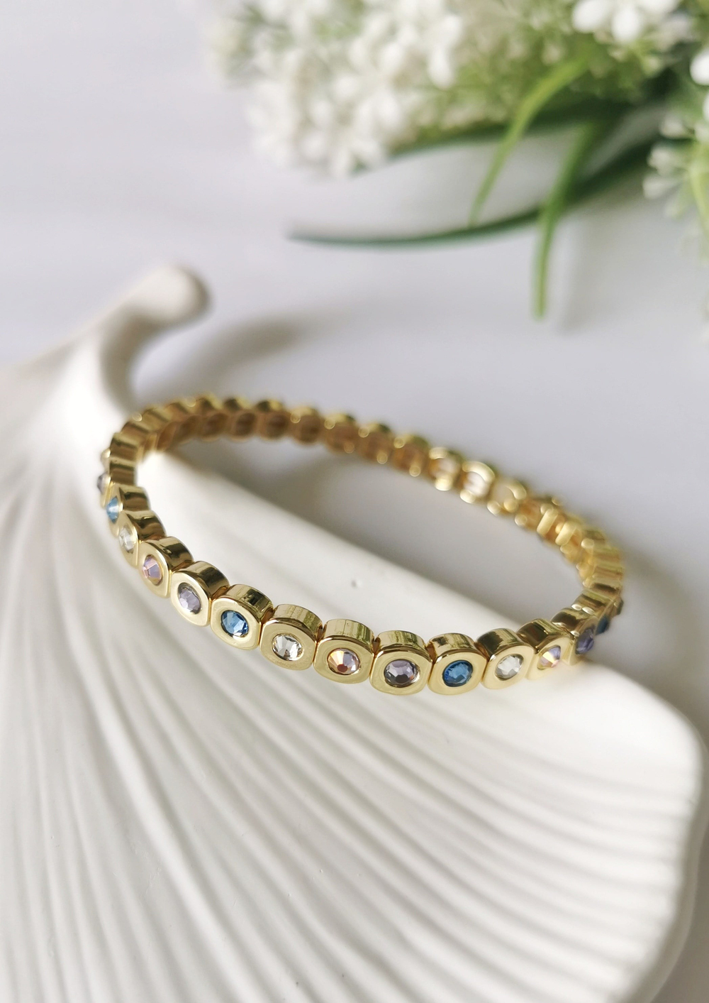 Renkli Zirkon Taşlı Çelik Bileklik – Lastikli Gold Tasarım