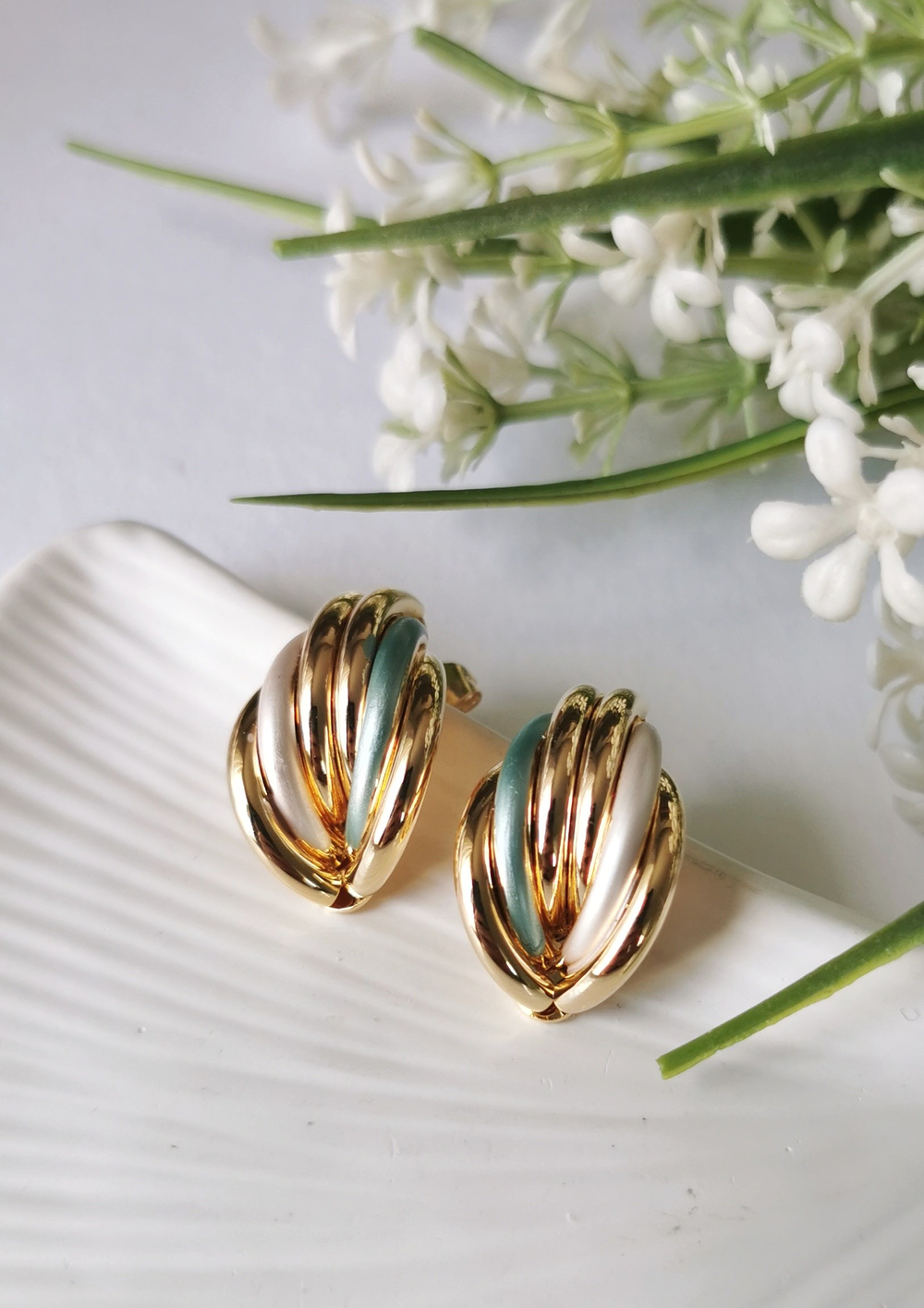 Sarmal Halka Çelik Küpe 2,5x1,5 cm – Buz Mavisi