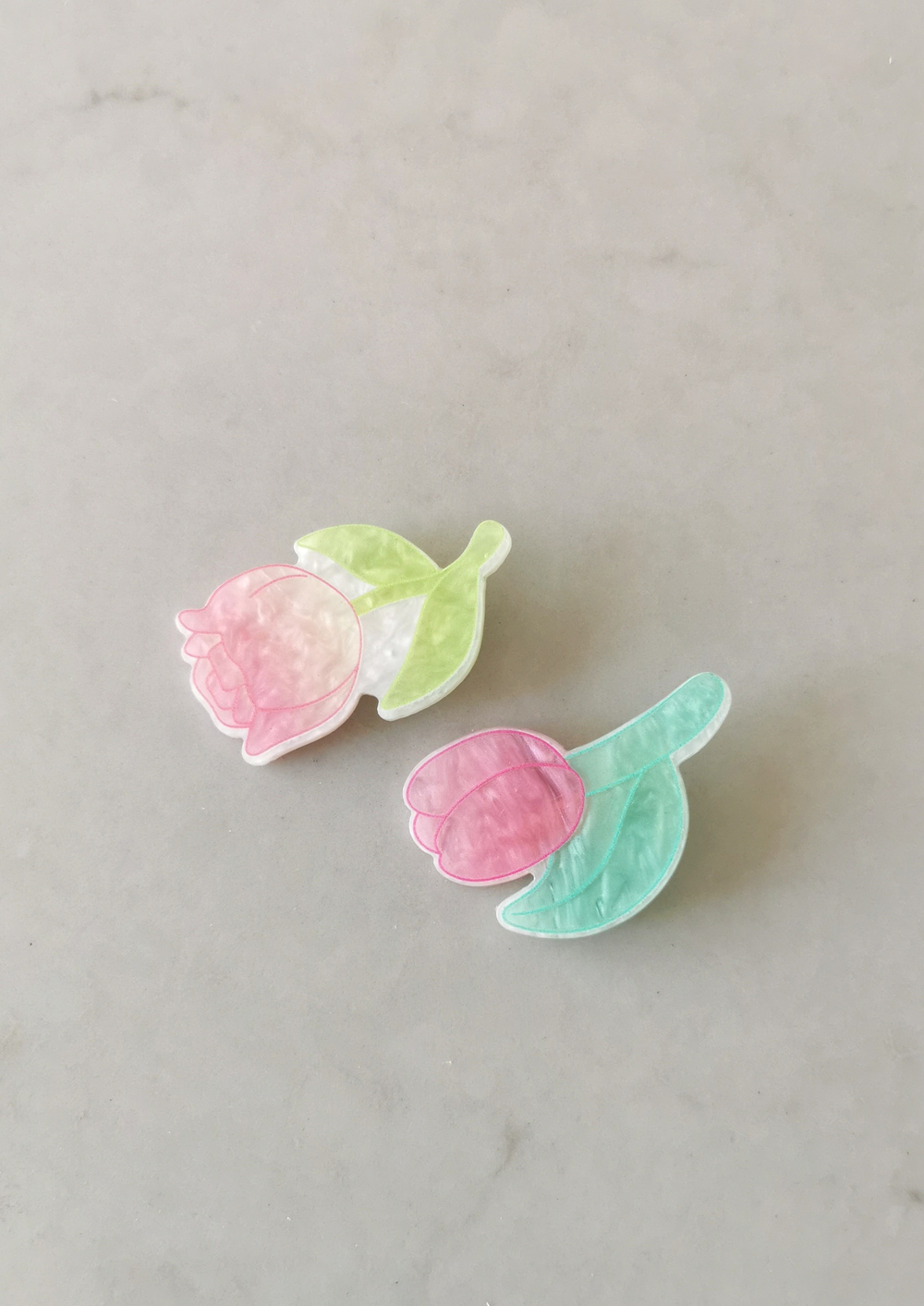 Sedefli Zemin Pembe Çiçek Temalı Çiftli Pensli Çocuk Tokası 5x3 cm