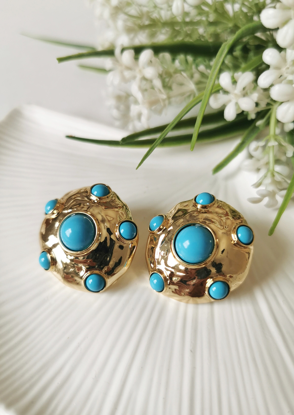 Turkuaz Mineli Gold Bombeli Küpe 3 cm Vintage Tasarım