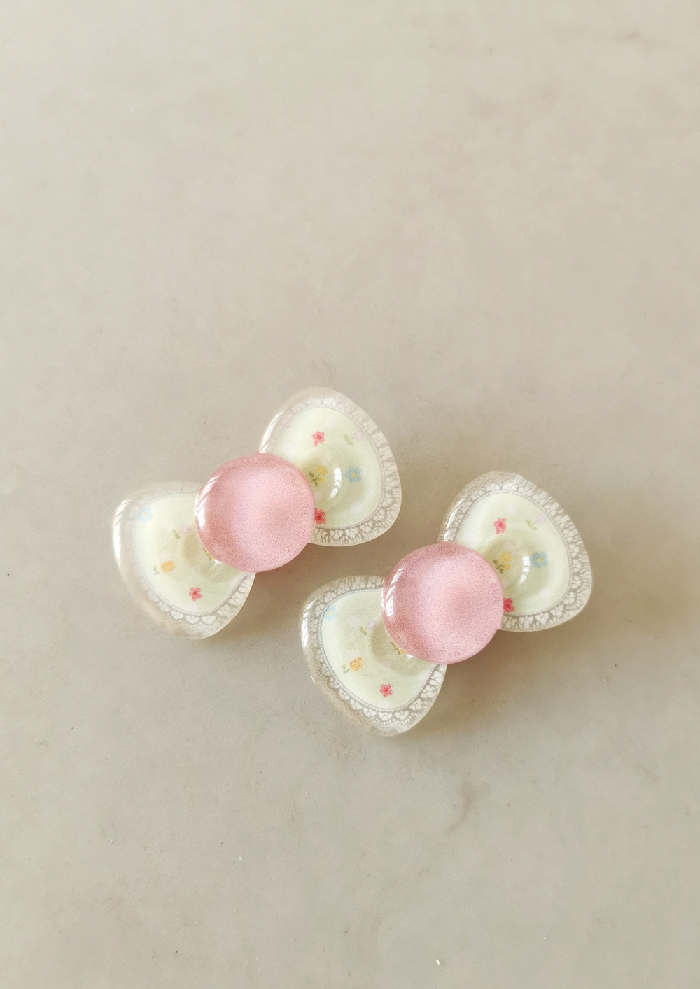Yeşil Pembe Fiyonk Temalı Çiçek Desenli Çiftli Pensli Çocuk Tokası 4,5x2,5 cm