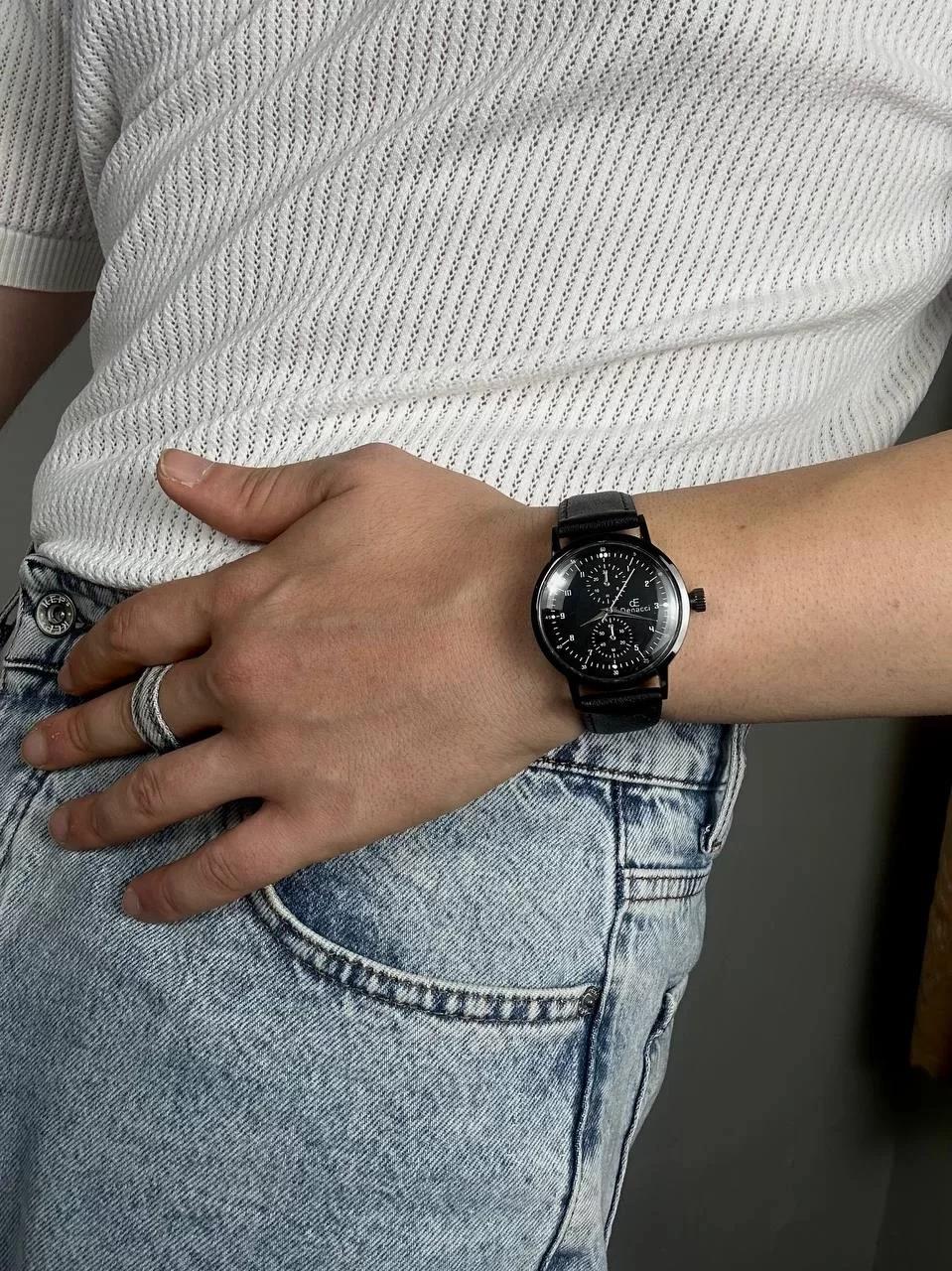 Black Screen Old Money Vintage Wristhwatch