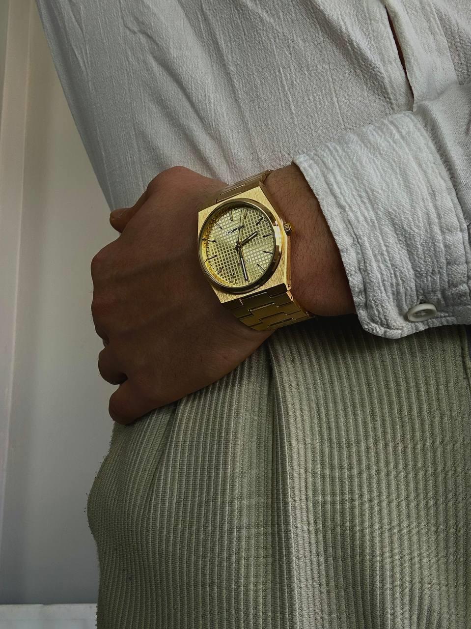 C.S Gold White Screen Vintage Wristhwatch