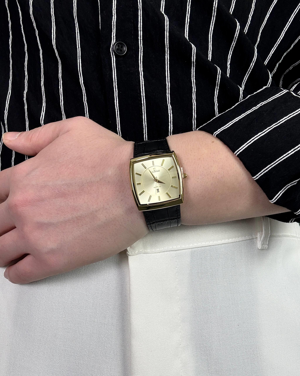 Royal Black Square Leather Cord Vintage Wristhwatch VV