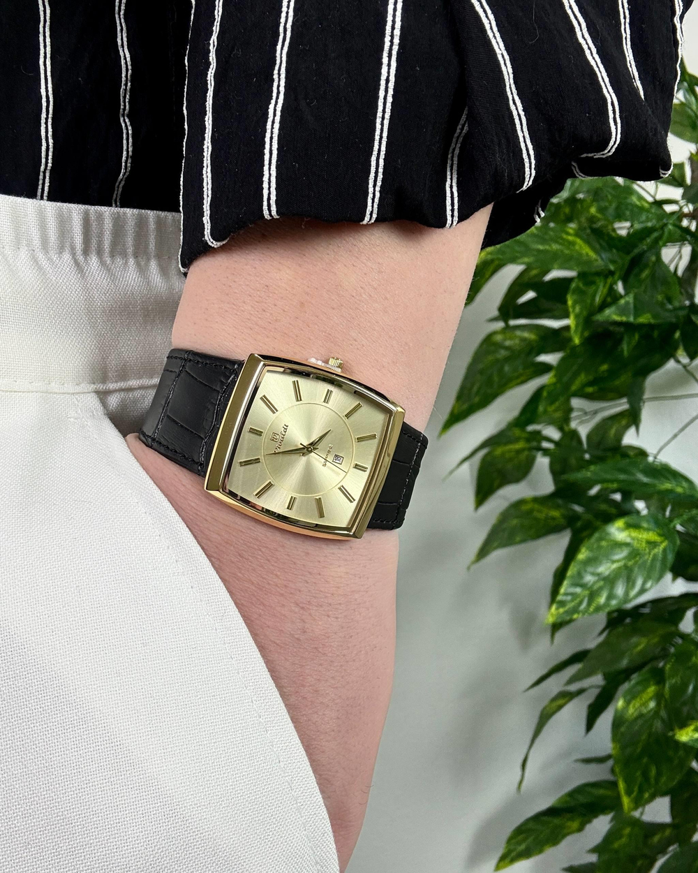 Royal Black Square Leather Cord Vintage Wristhwatch VV