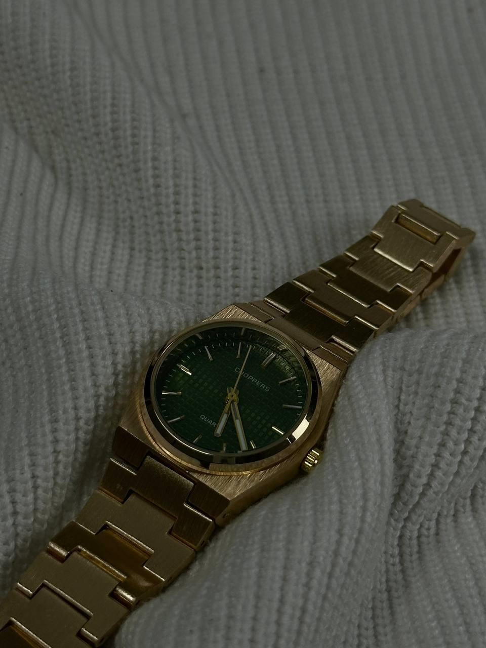 Woman Green Screen Gold Cord Vintage Wristhwatch