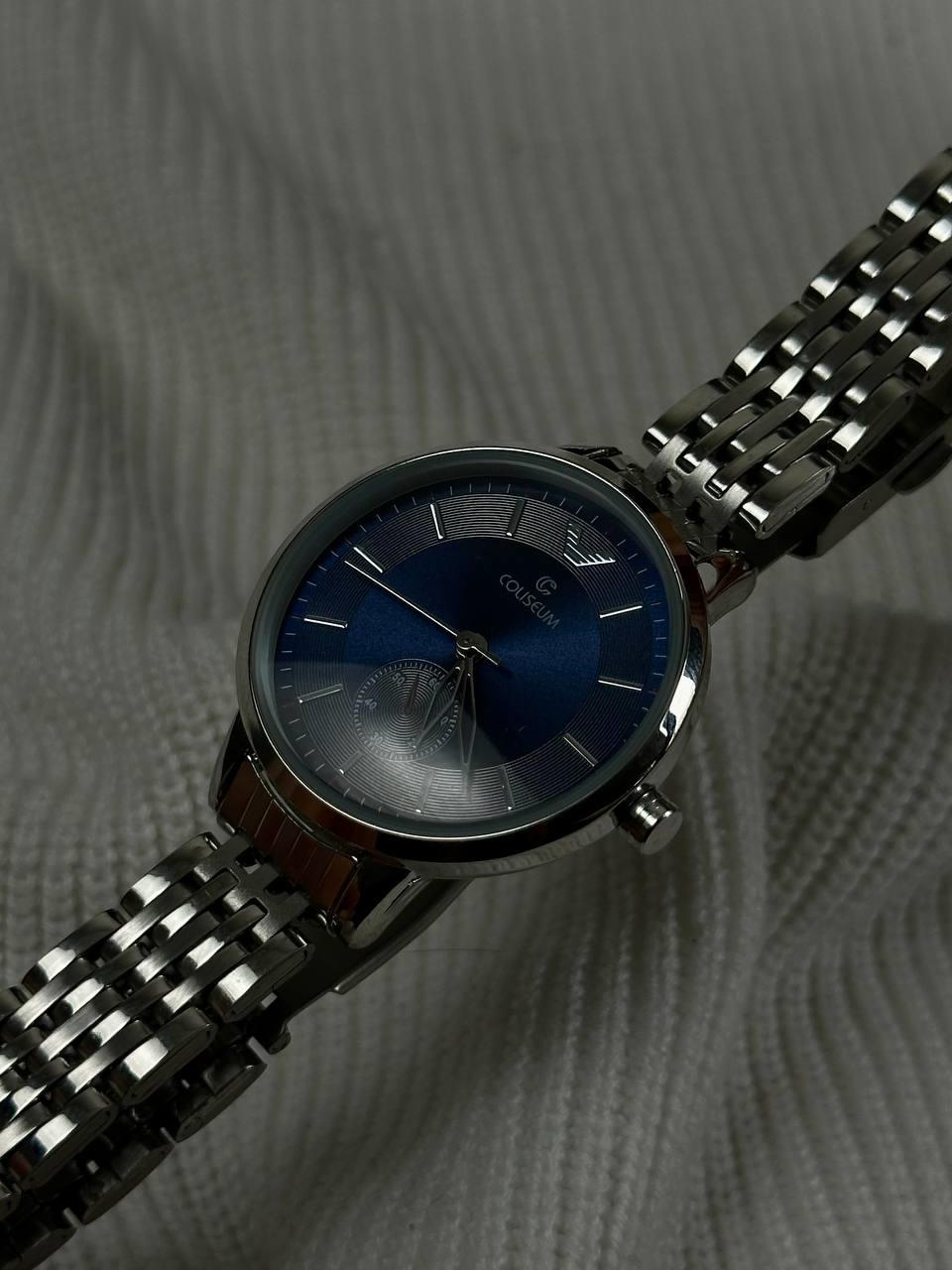 Woman Navy Blue Screen Vintage Wristhwatch