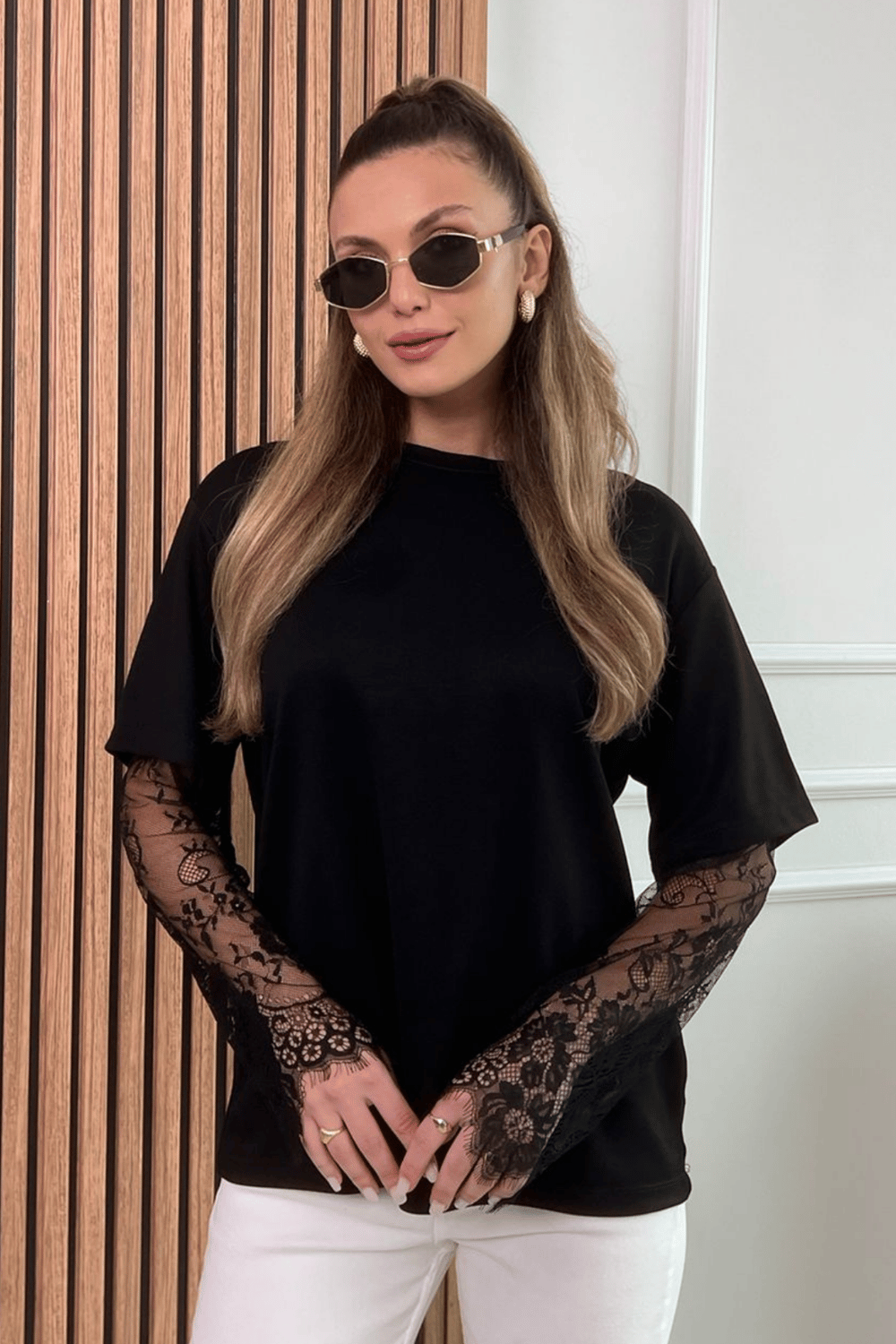 Kolu Dantelli T-Shirt - SİYAH