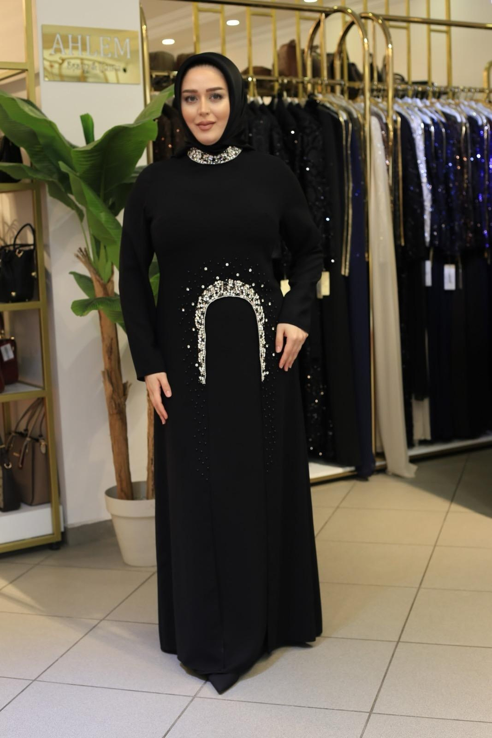 0007 KOD TAŞ DETAYLI KREP ELBİSE