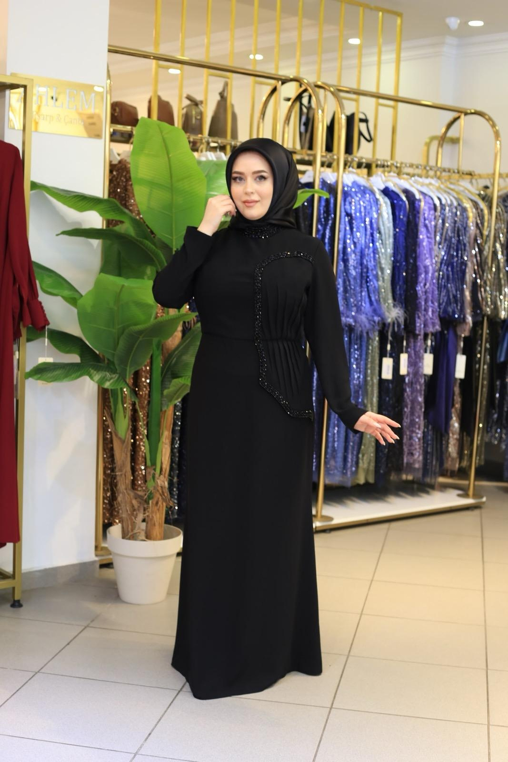 2130 CODE DRAPE DETAILLIERTE KLEID