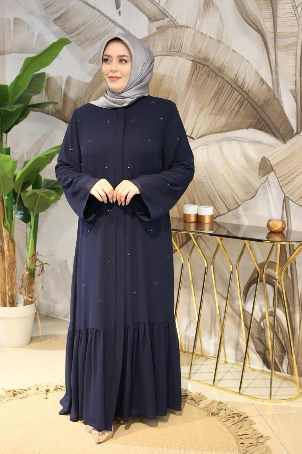 2405 CODE ABAYA EN MOUSSELINE DE SOIE BRODÉE MARGUERITE SAUPOUDRÉE