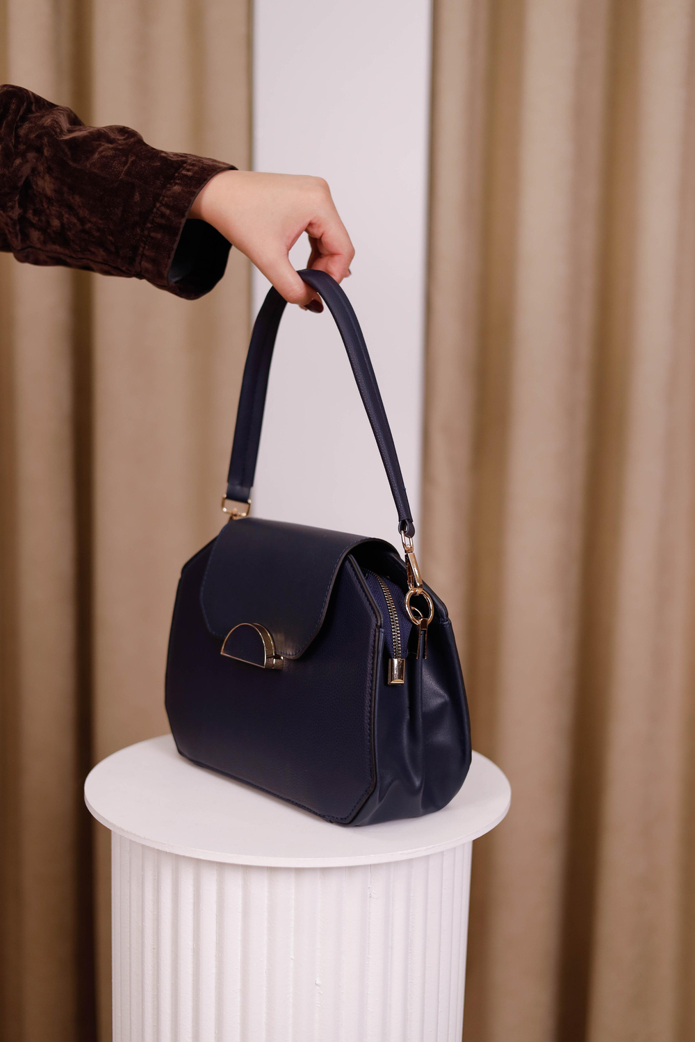 2525 CODE AHLEM FRAUEN LEDER DETAILLIERTE ARM TASCHE BITTER