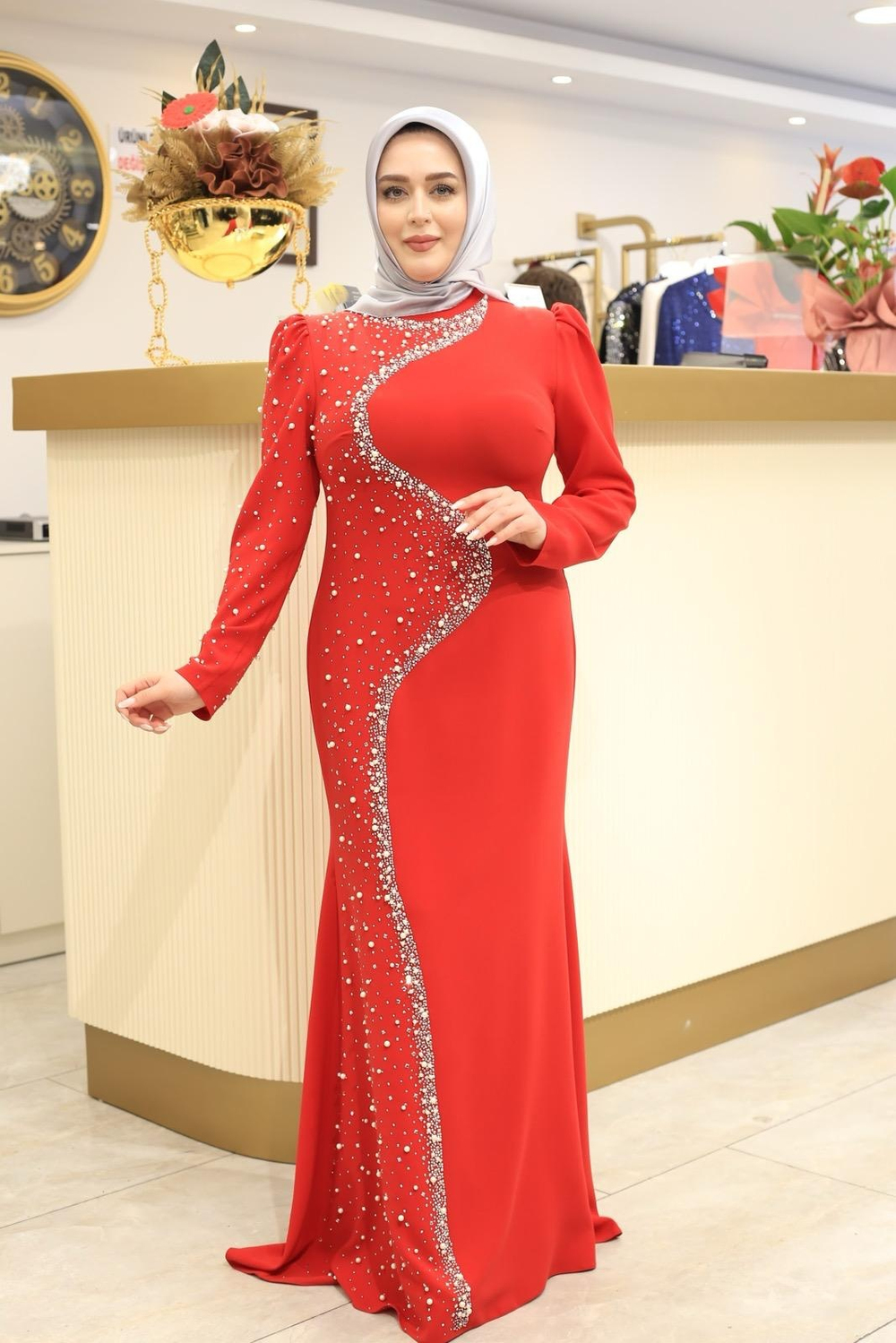 3147 فستان كريب مزين باللآلئ