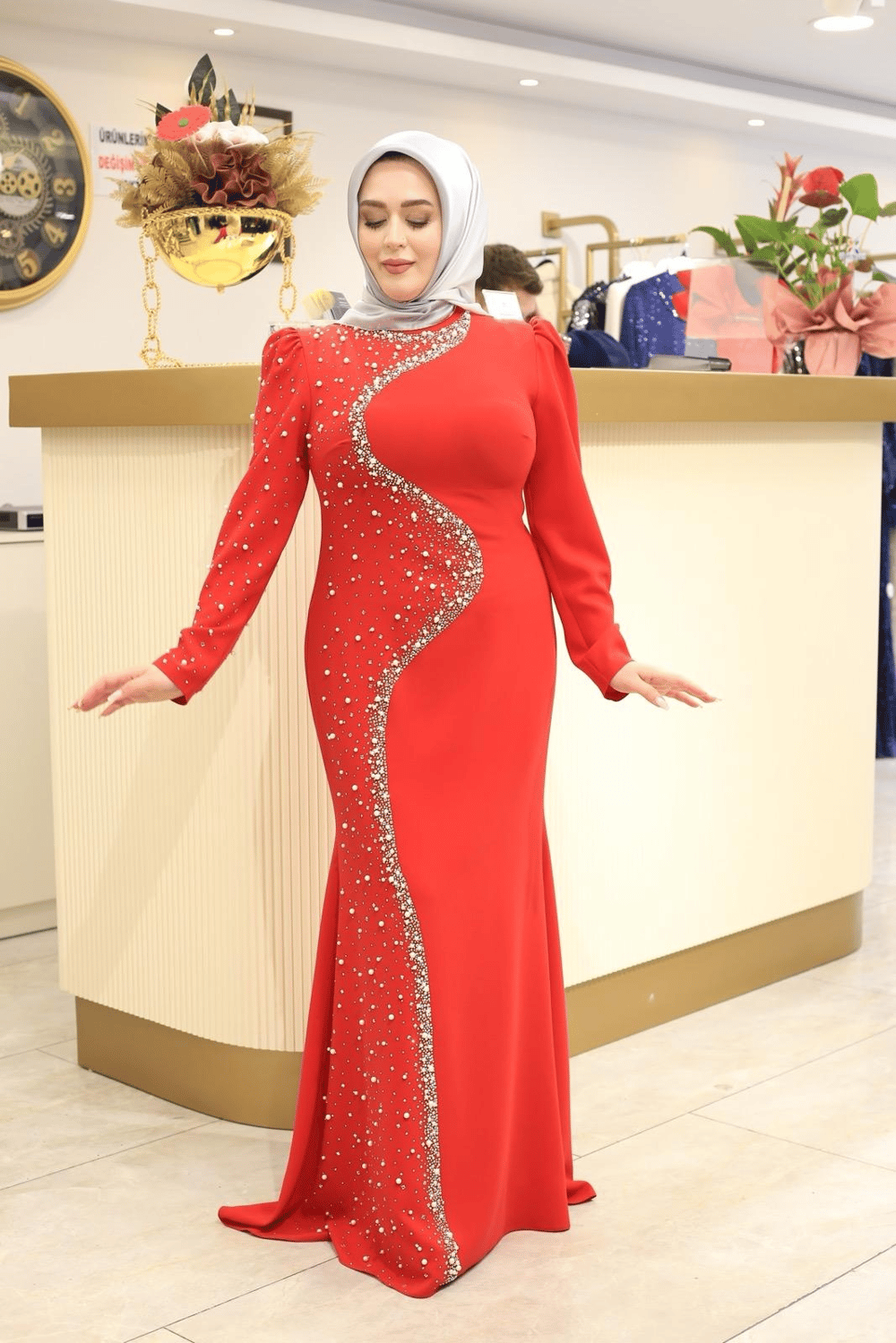3147 فستان كريب مزين باللآلئ