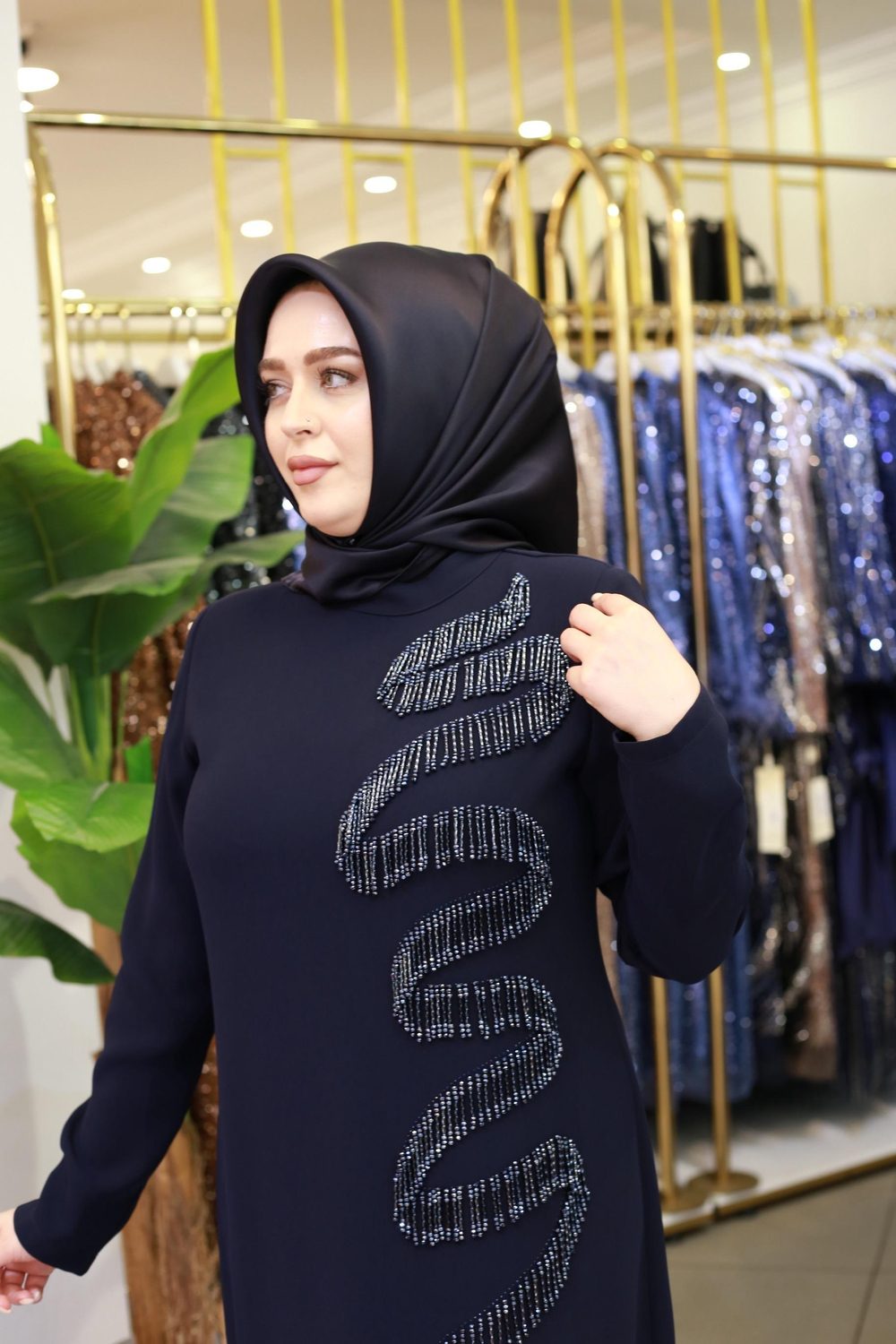 3396 CODE ROBE SERPENTINE BRODÉE DE PERLES