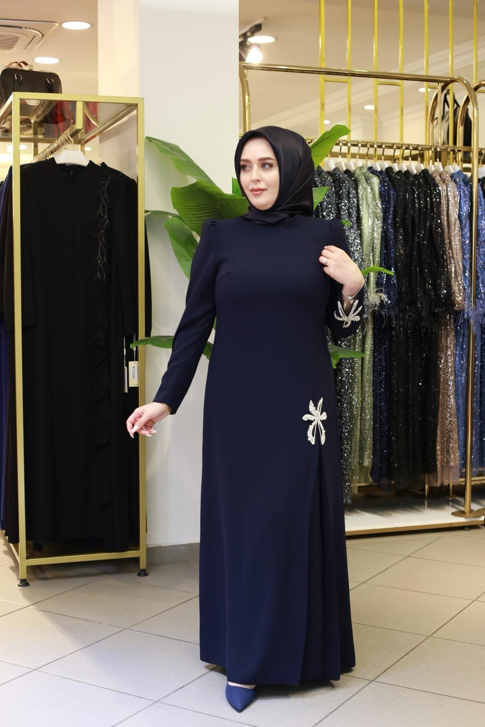 3503 CODE ROBE BRODÉE DÉTOILES EN CRISTAL ET PIERRE