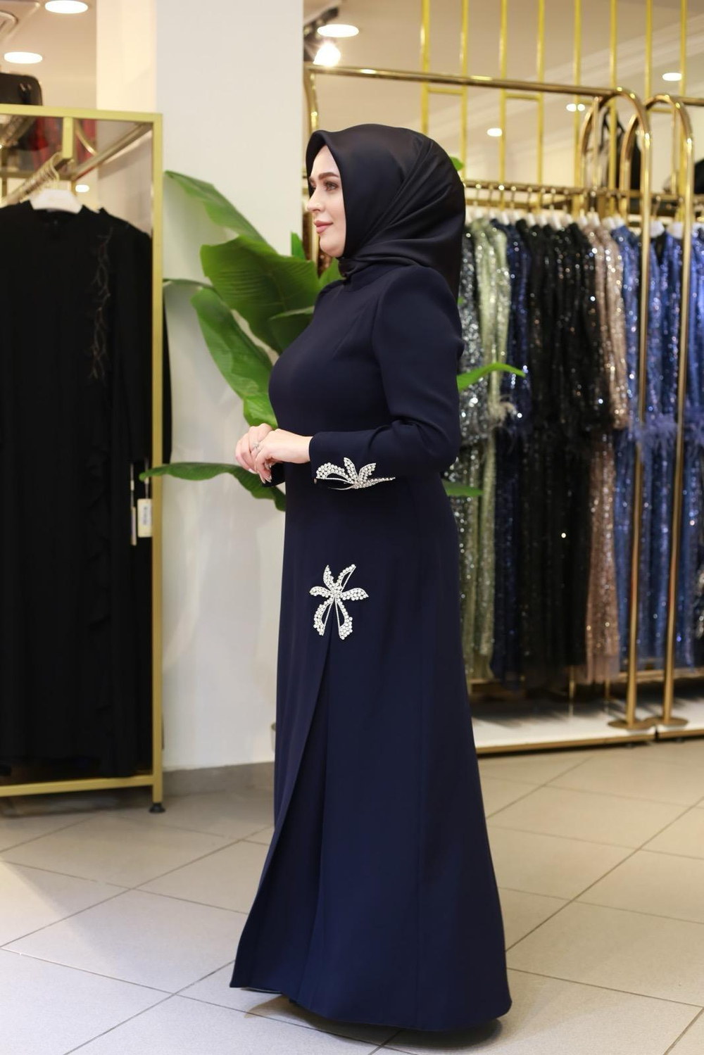 3503 CODE ROBE BRODÉE DÉTOILES EN CRISTAL ET PIERRE