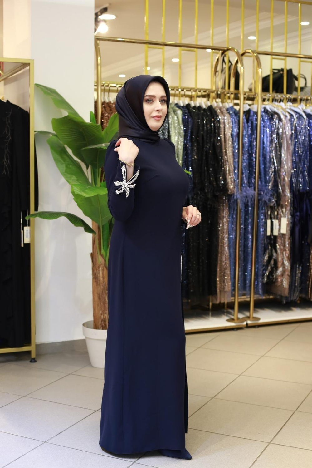 3503 CODE ROBE BRODÉE DÉTOILES EN CRISTAL ET PIERRE