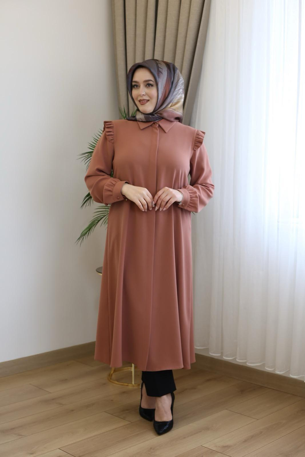ТУНИКА С РЮШАМИ НА ПЛЕЧЕ ПО КОДУ 400