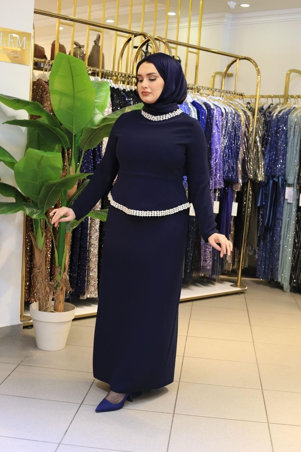 5222 CODE BELT AND COLLARED DRESS
