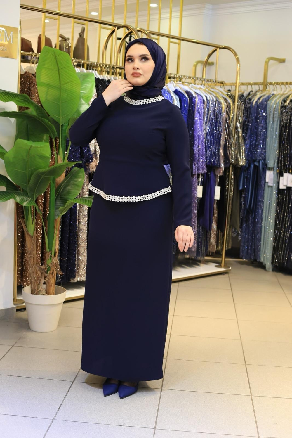 5222 CODE BELT AND COLLARED DRESS
