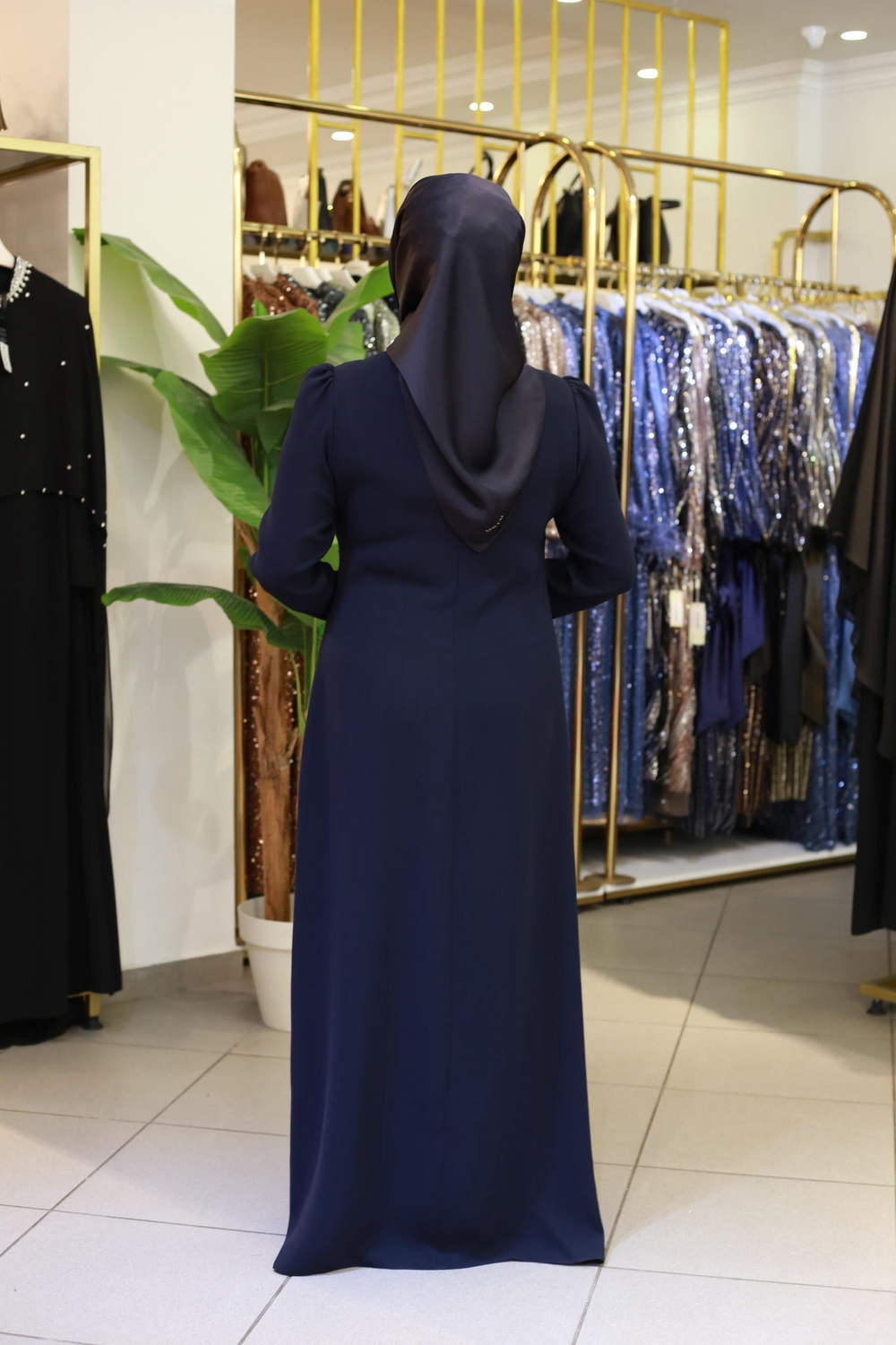 5715 CODE GEBLÜMTES UND GEWELLTES ROCKKLEID