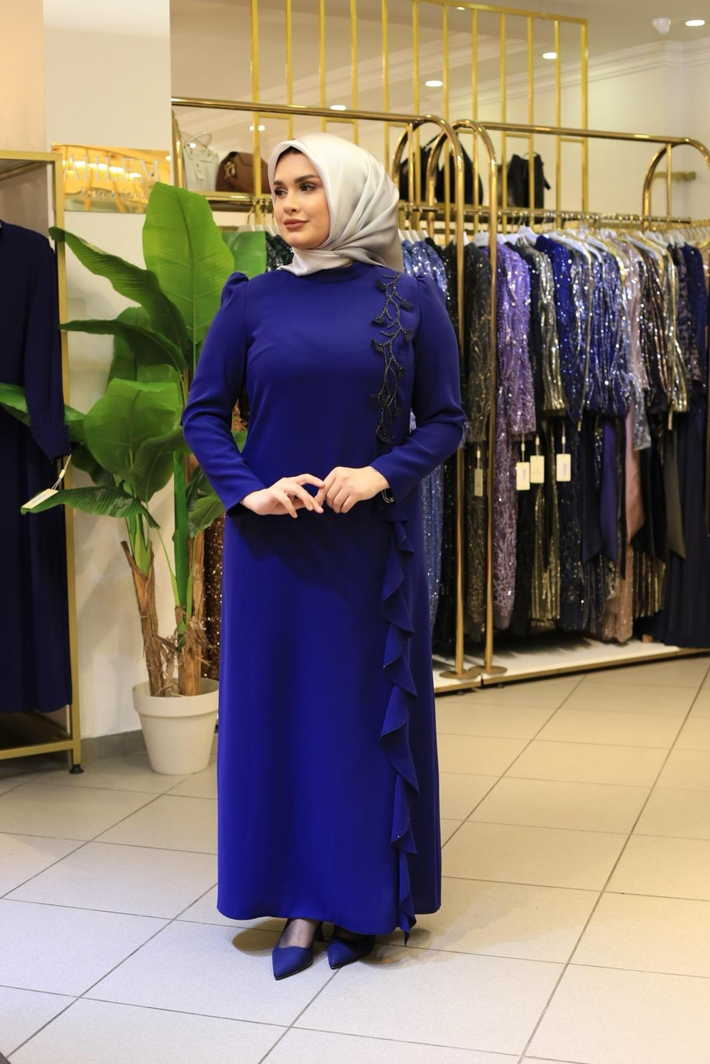 ÇİÇEKLİ VE ETEĞİ DALGALI ELBİSE 5715 KOD