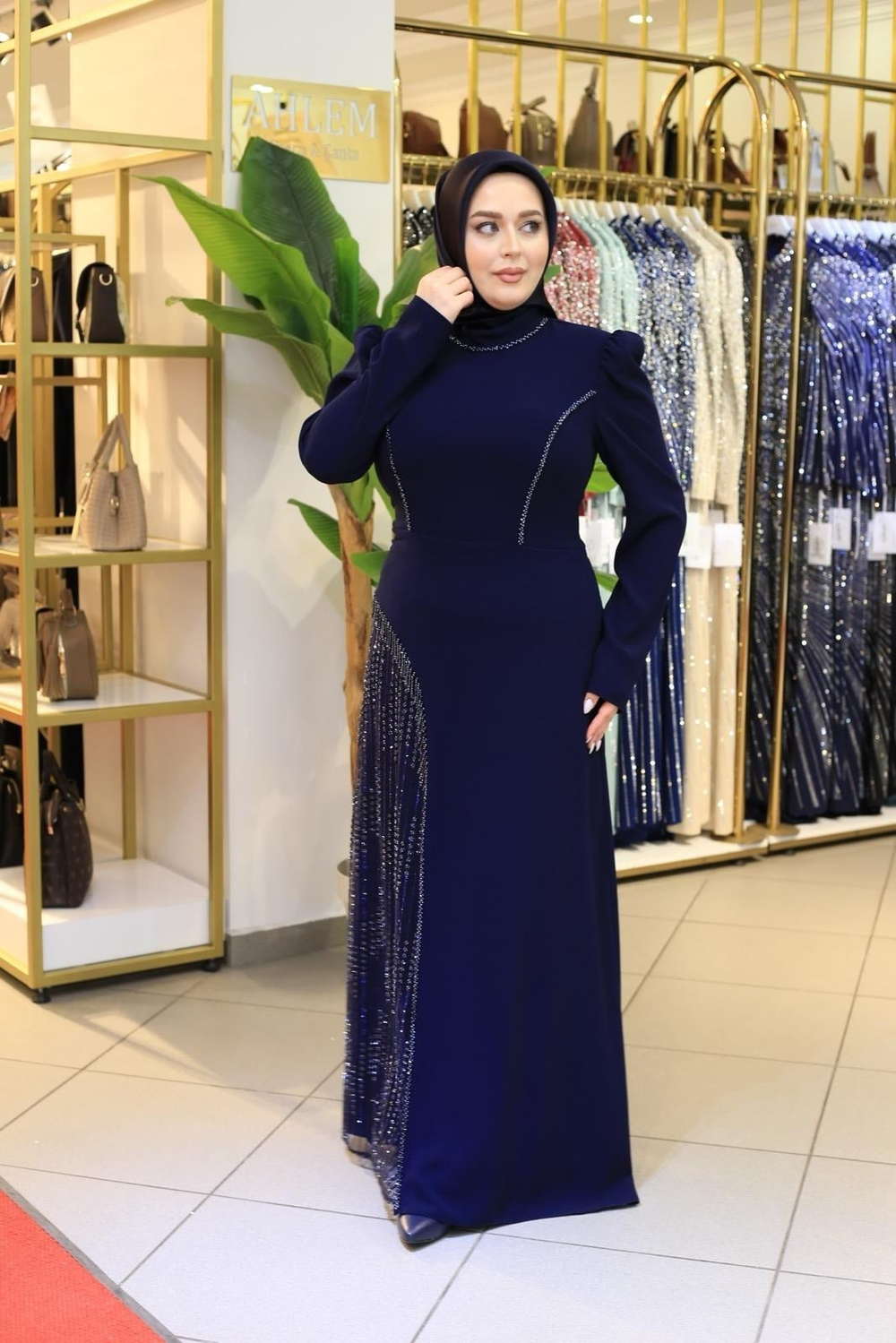 ETEĞİ KENDİNDEN DESENLİ ABİYE ELBİSE 7200 KOD